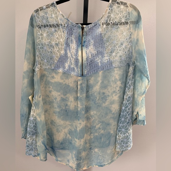 NWT Aratta Powder Blue Lace V-Neck Floral Overlay Silk Blouse - Picture 4 of 16